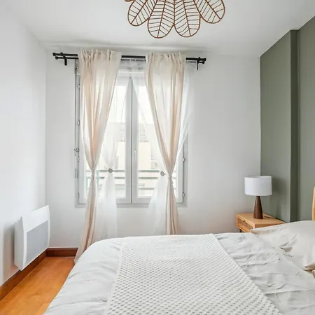 Appartement Charming 6-Person Pied-A-Terre In Cuire à Caluire-et-Cuire Extérieur photo