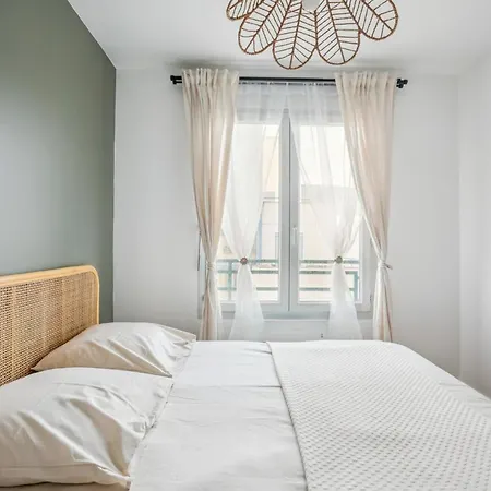 Appartement Charming 6-Person Pied-A-Terre In Cuire à Caluire-et-Cuire Extérieur photo
