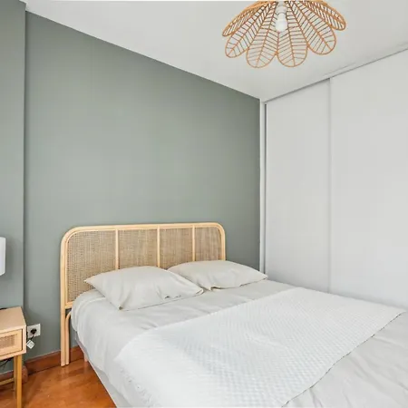 Appartement Charming 6-Person Pied-A-Terre In Cuire à Caluire-et-Cuire Extérieur photo