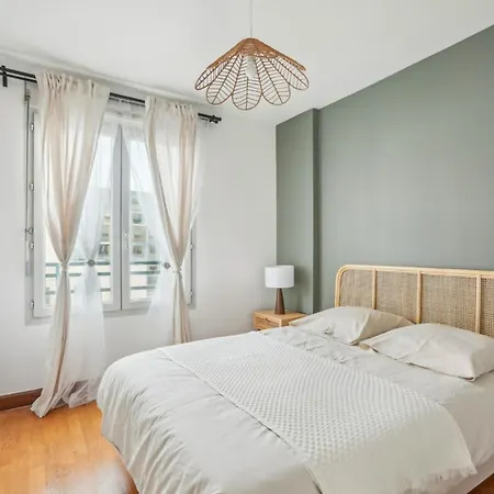 Appartement Charming 6-Person Pied-A-Terre In Cuire à Caluire-et-Cuire Extérieur photo